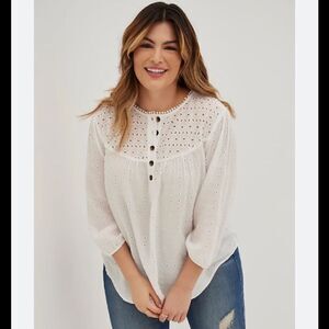 Torrid eyelet peasant blouse. Torrid size 0‎